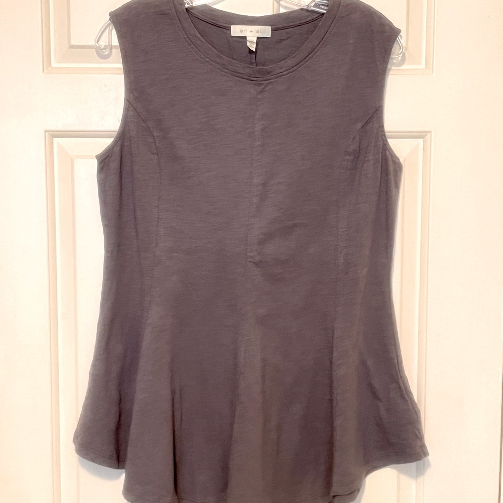 Anthropologie Gray Sleeveless Top.  Reposhing, cute just not my style.